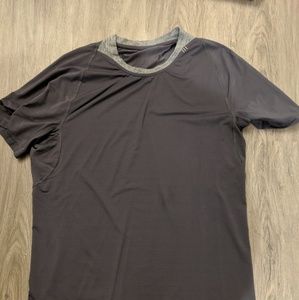 Men's Lululemon tee -M